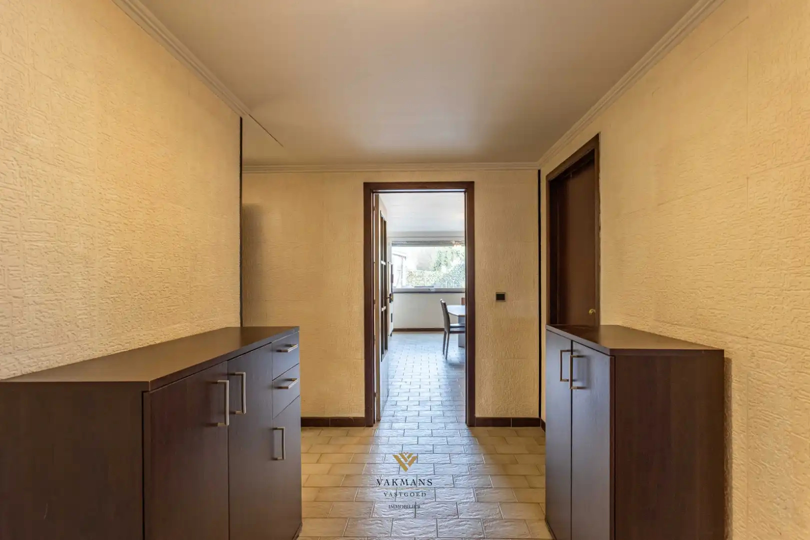 Ruime en charmante alleenstaande woning met 5 slaapkamers en 2 badkamers foto 11