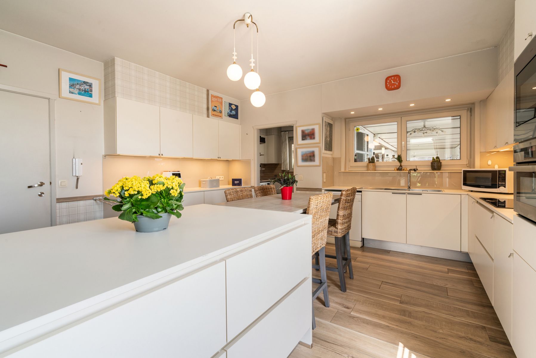 Gelijkvloerse villa met veel potentieel in hartje Kortemark foto 7