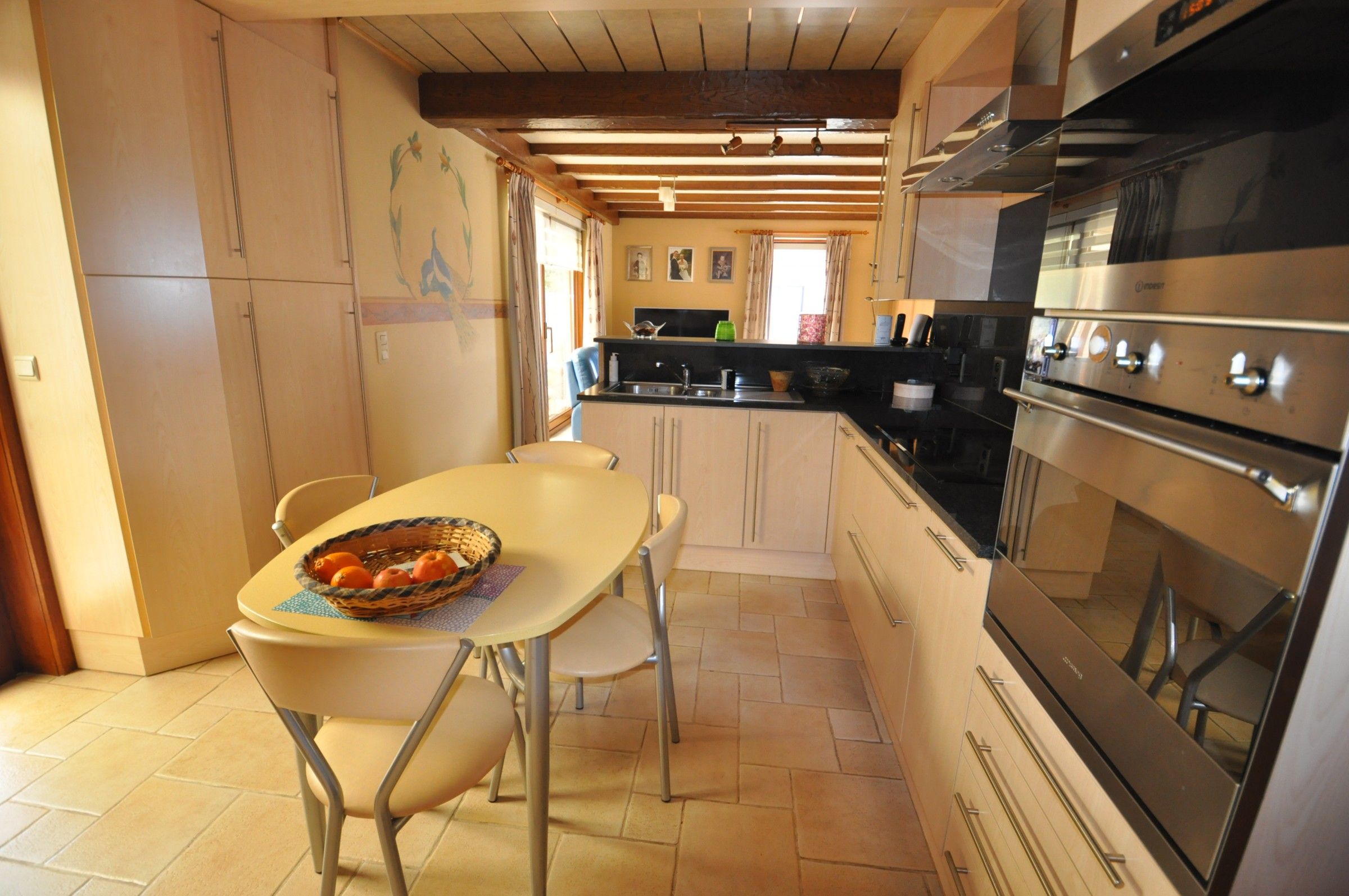 Ruime verzorgde woning met grote tuin en garage ! foto 11