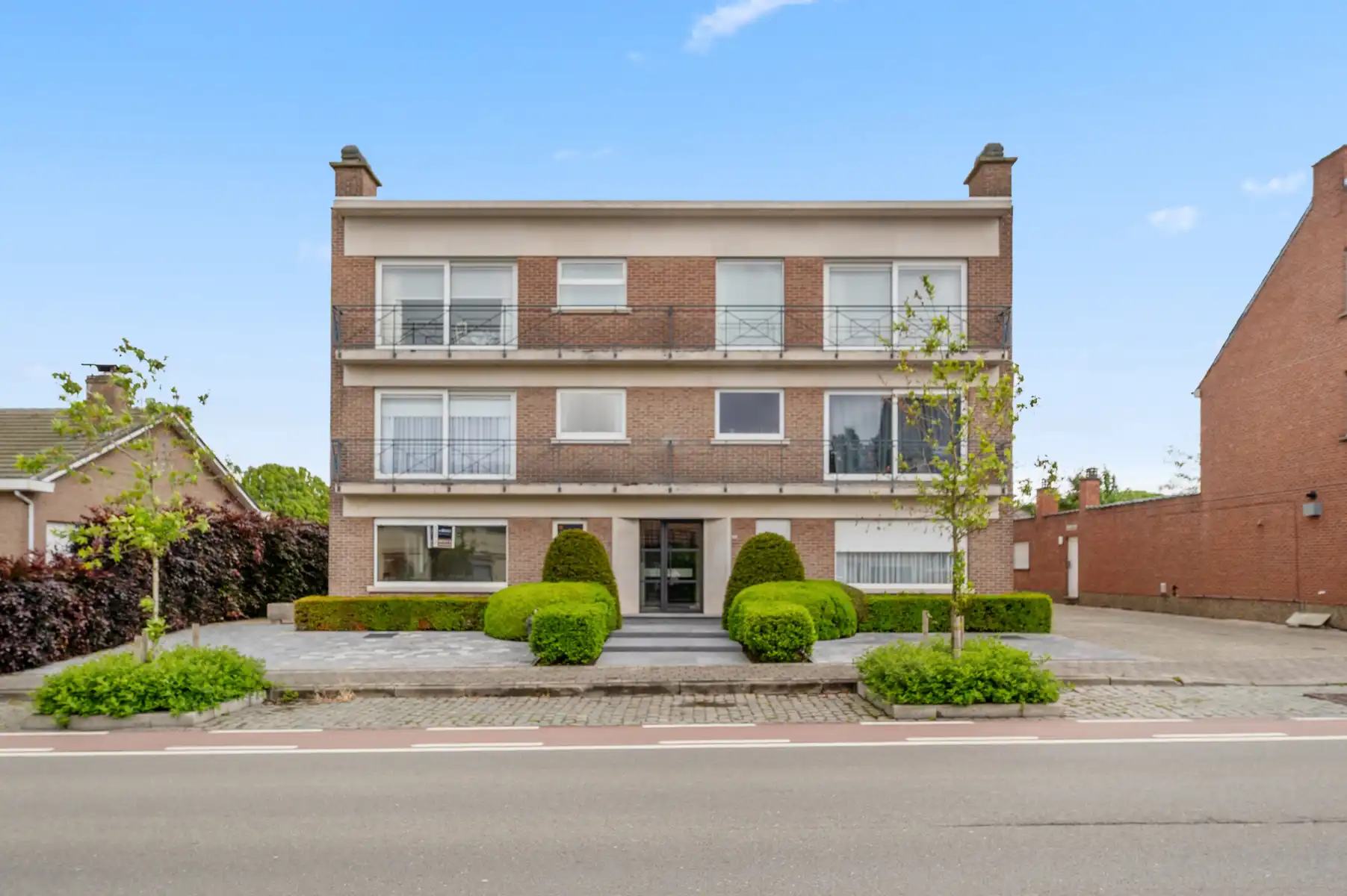 Drieslaapkamerappartement met  garagebox  te HEIST-OP-DEN-BERG foto 2