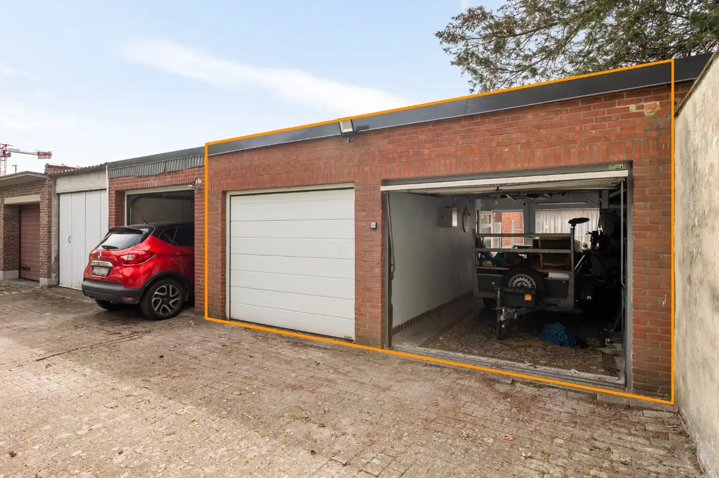 Te renoveren woning met 2 slpk., dubbele garage en tuin foto 27