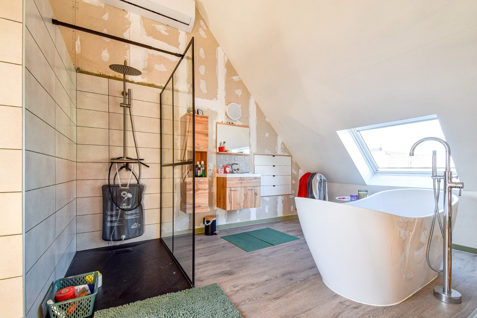 Woning met 5 slaapkamers en handelsmogelijkheid nabij centrum Gistel foto 9