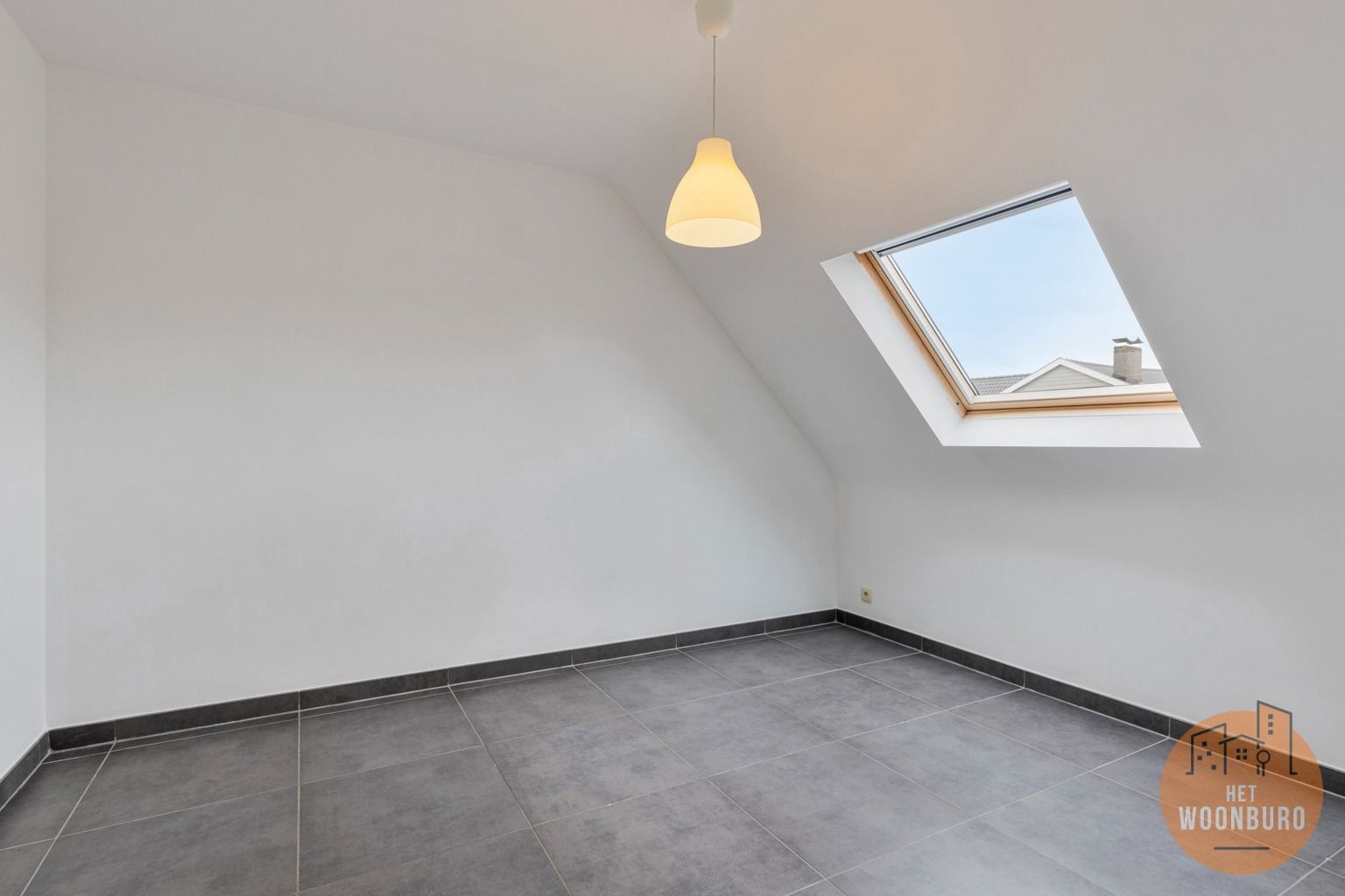 Bel-étage woning met 3 slpks, dubbele garage en tuin foto 11