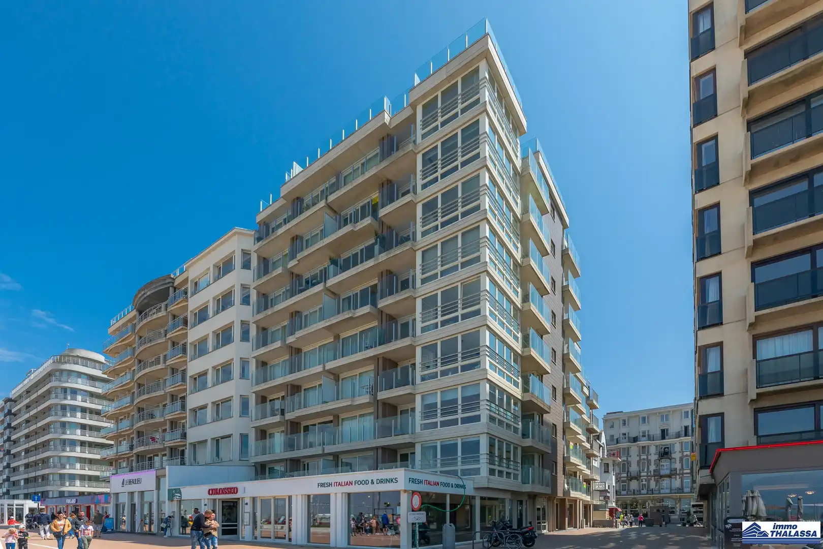 Modern ingericht appartement op de 5e verdieping aan de Ankerweg in De Panne - perfecte uitvalsbasis voor een gezellig verblijf aan zee. foto {{pictureIndex}}