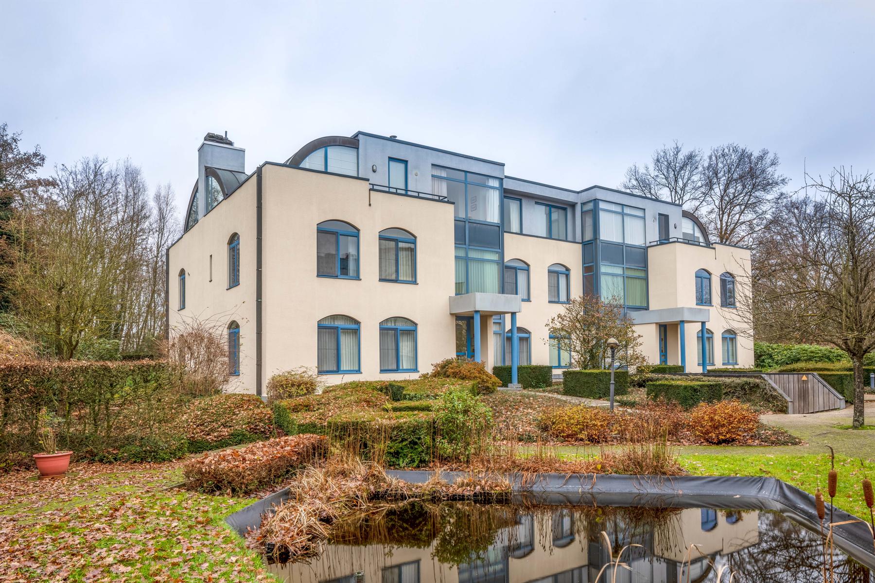Riante penthouse met o.a. 3 slpks, 2 badks en ruime terrassen foto {{pictureIndex}}