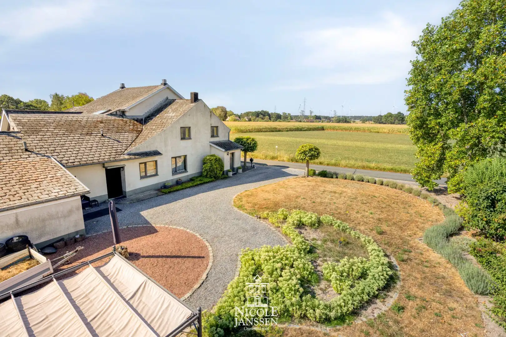 Ruime woning in landelijke omgeving foto 3