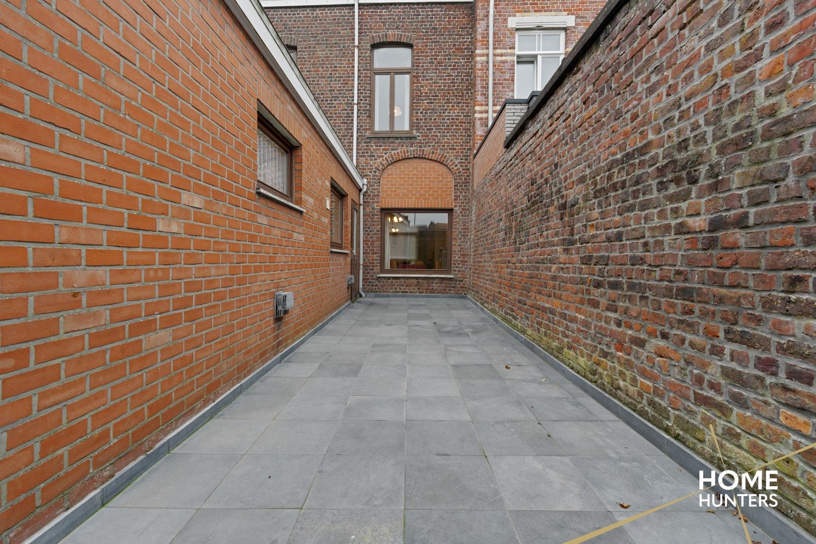 Verrassend ruime woning met 5 slaapkamers en zonnige stadstuin in het historische stadscentrum van Ieper foto 5