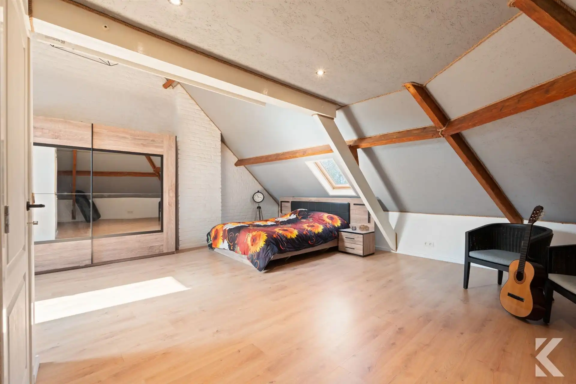 Gigantische, prachtig gerenoveerde woning met garage foto 15