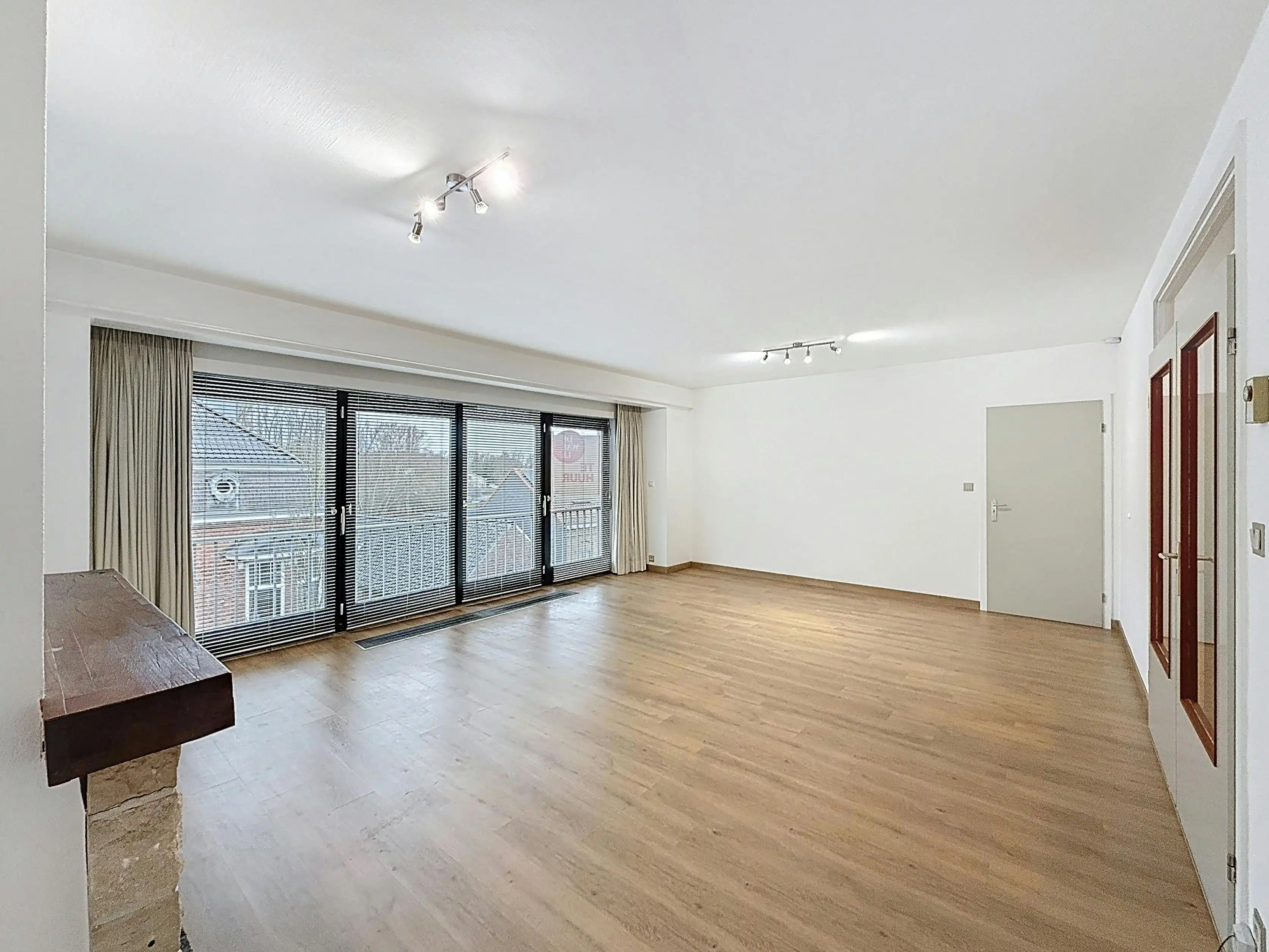 Appartement met drie kamers en garage te koop in Ieper foto 2