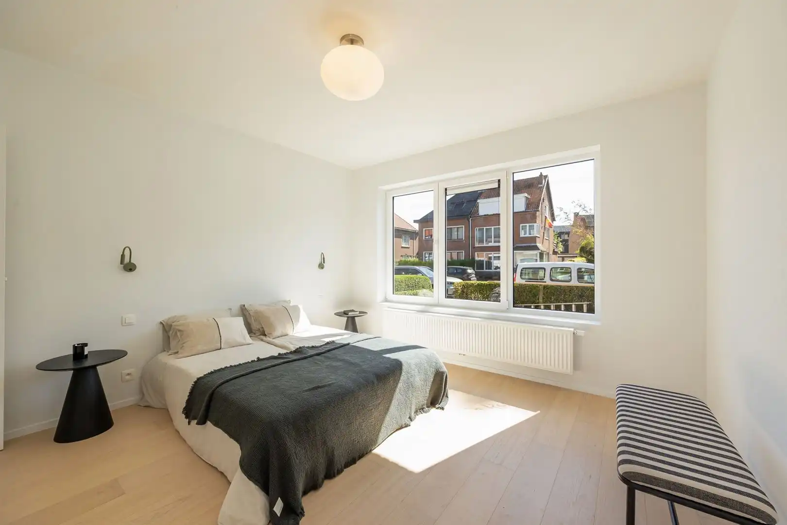 Gerenoveerd gelijkvloers met zonnige tuin foto 13