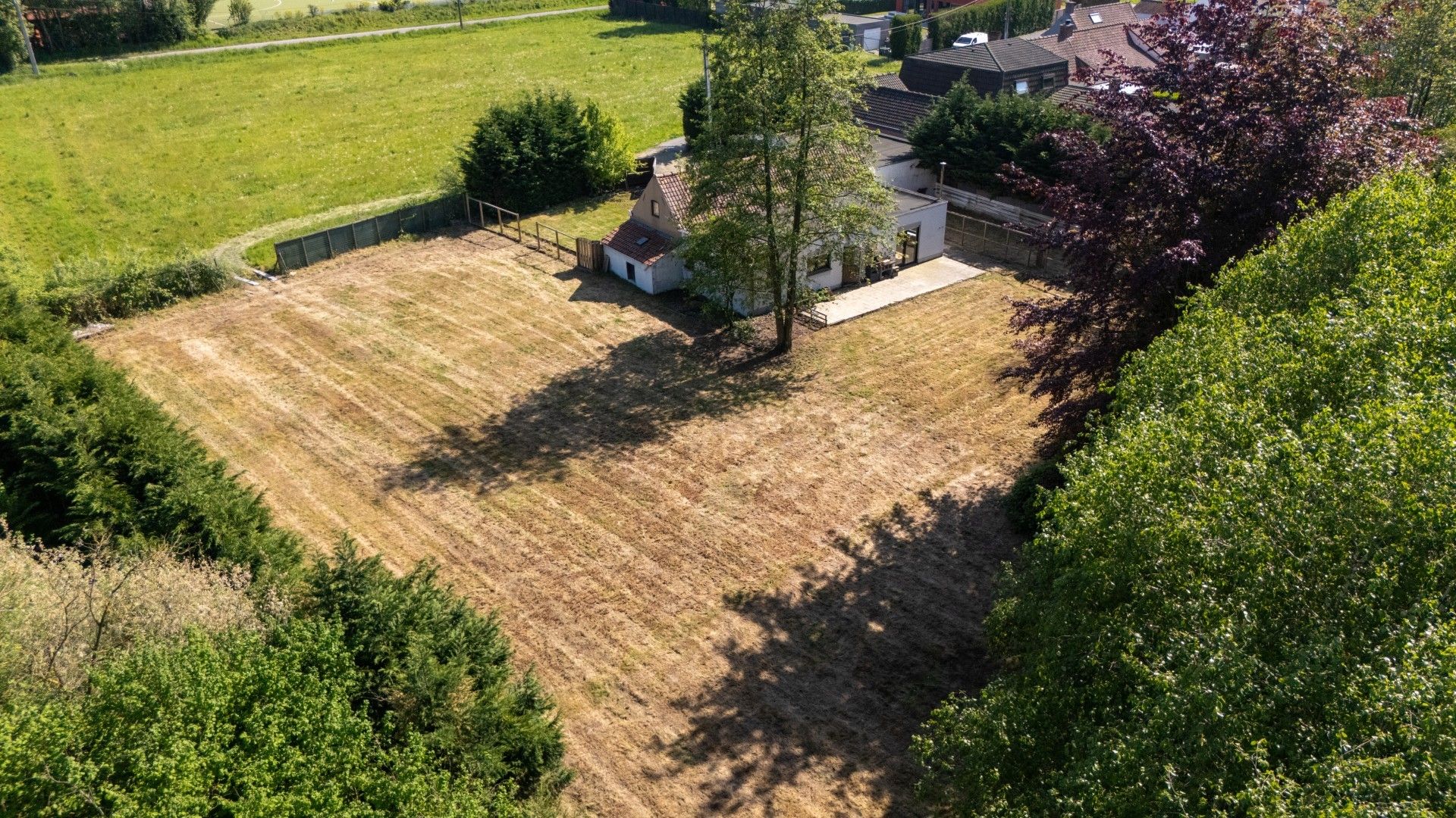 TE RENOVEREN WONING MET BIJGEBOUW OP 2613 M² foto 2
