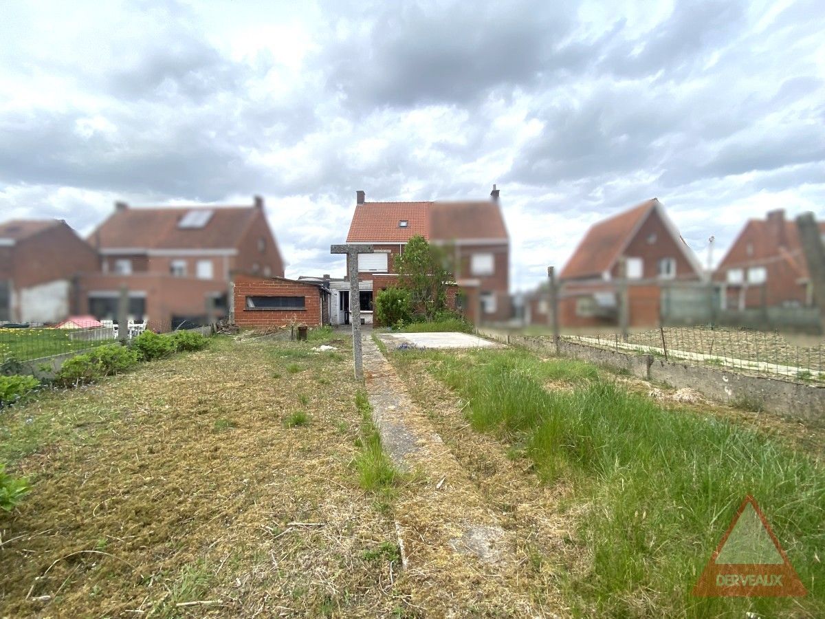 Passendale – Te renoveren woning met tuin, garage en vaste trap naar zolder foto 12