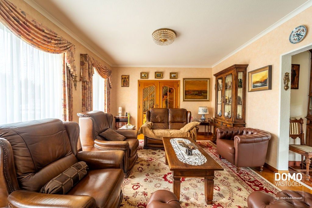 KARAKTERVOLLE, RUIME WONING MET 4 SLAAPKAMERS EN ZONNIGE TUIN TE STOKROOIE foto 3