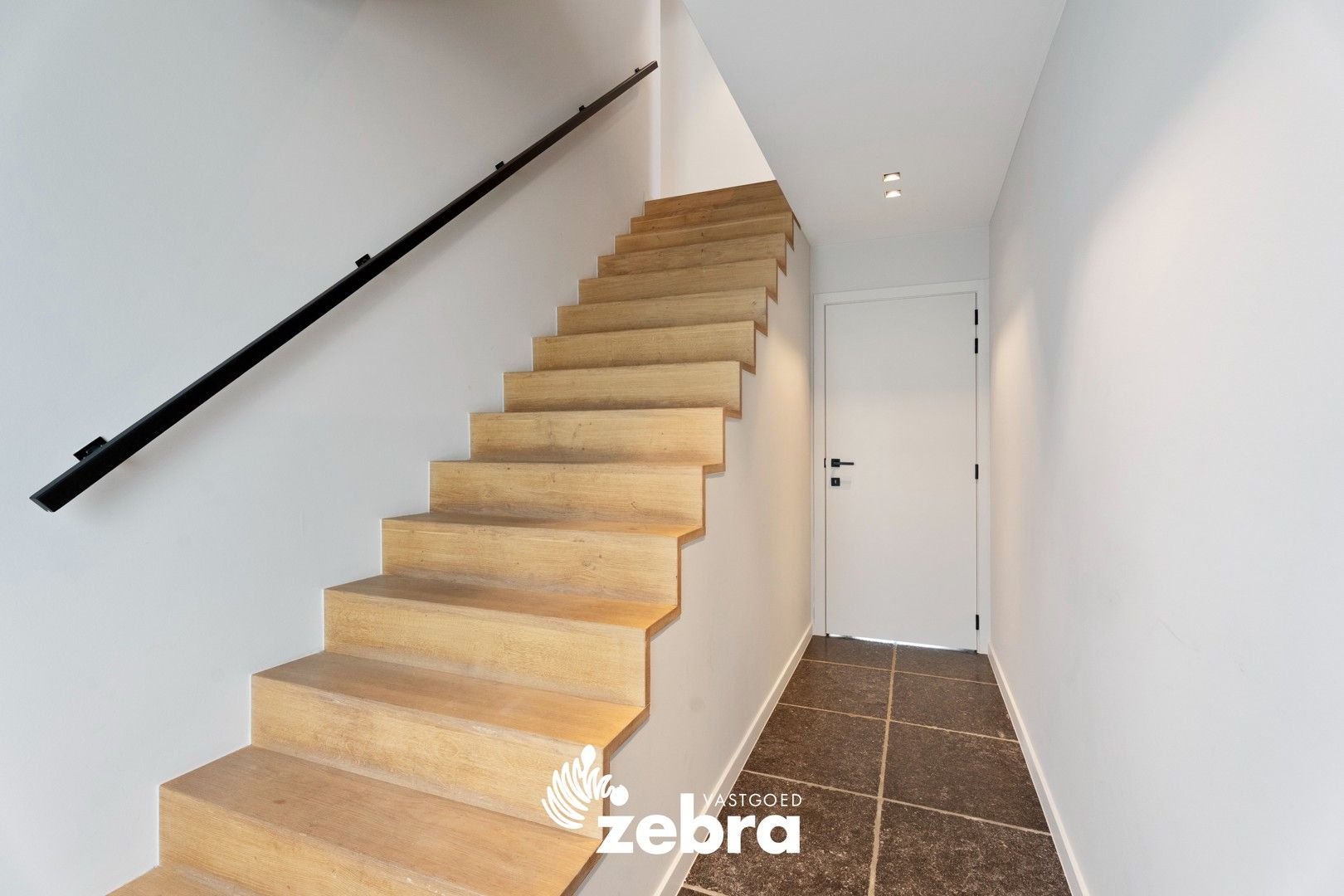 Instapklare woning met ruime loods van ± 600 m² te Oostrozebeke! foto 10