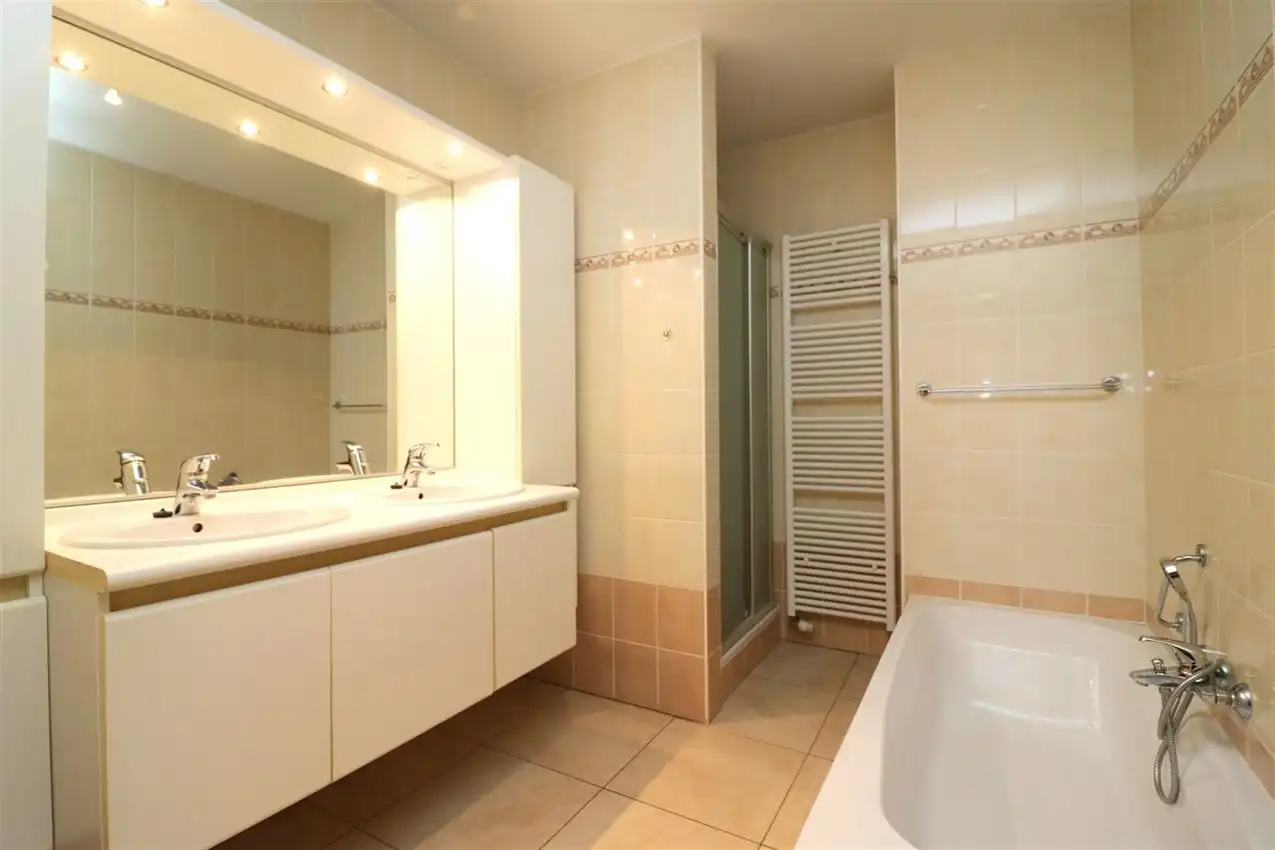 Appartement met 2 slpk., autostaanplaats en terras in centrum Aarschot foto 17