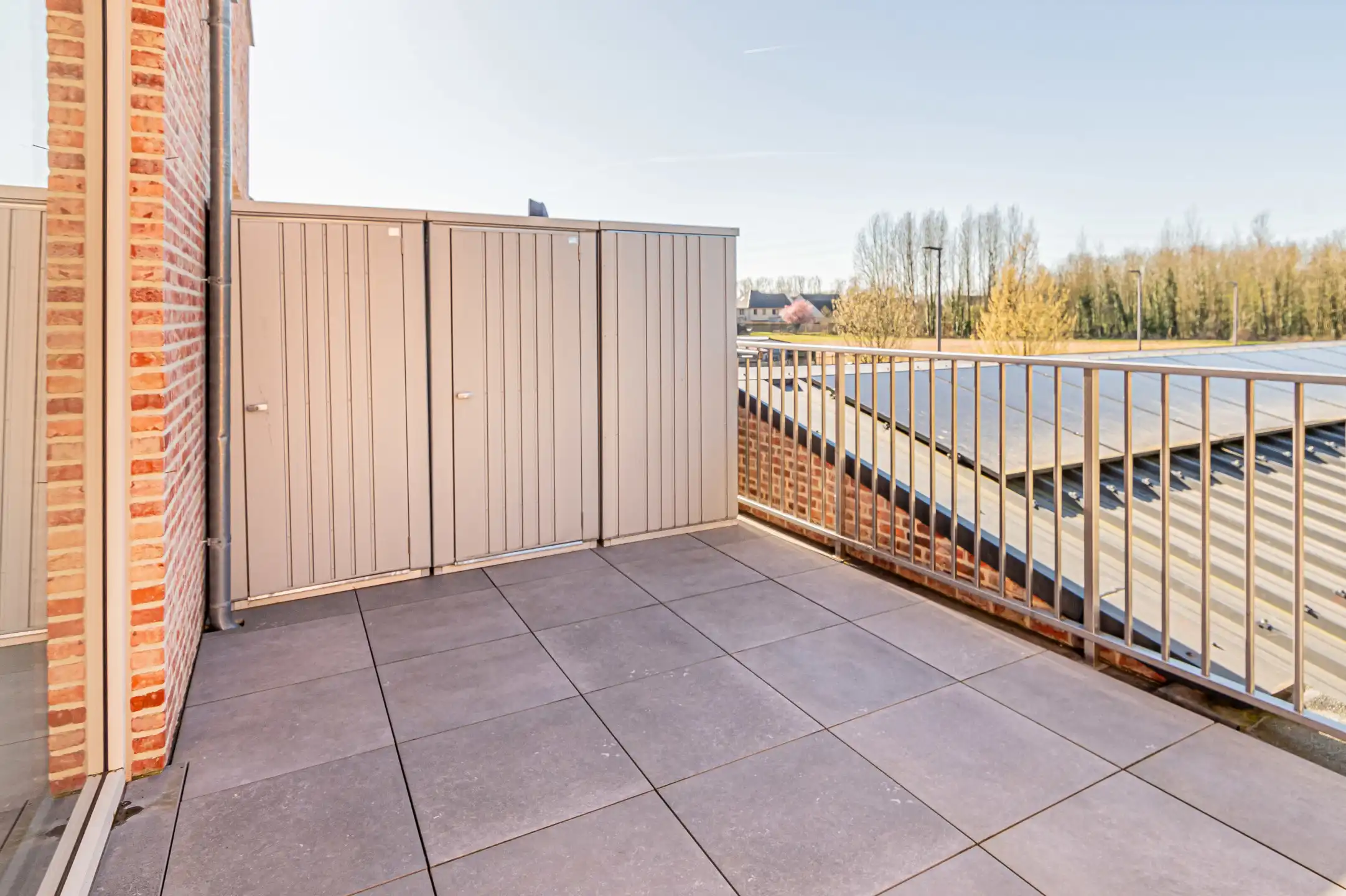 Modern en ruim 1 slpk app met zonnig terras en staanplaats! foto 4