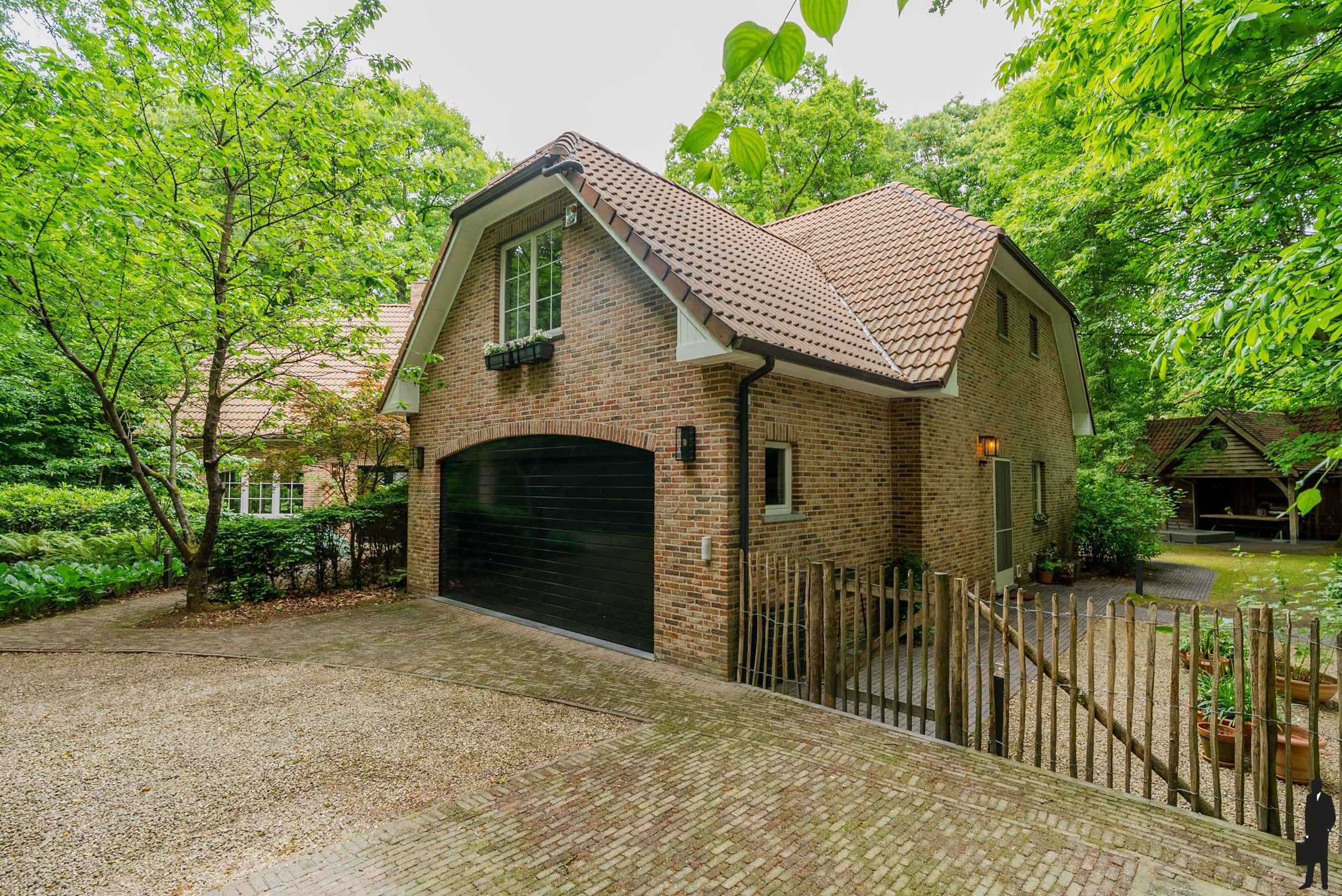 Exclusieve villa met zwemvijver op 2.543 m² foto 56