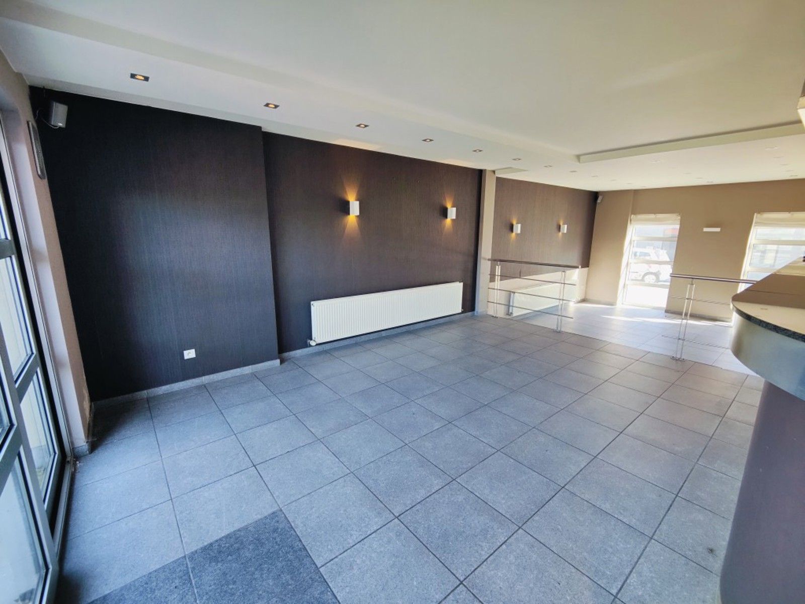 Ruim multifunctioneel pand met tuin foto 6