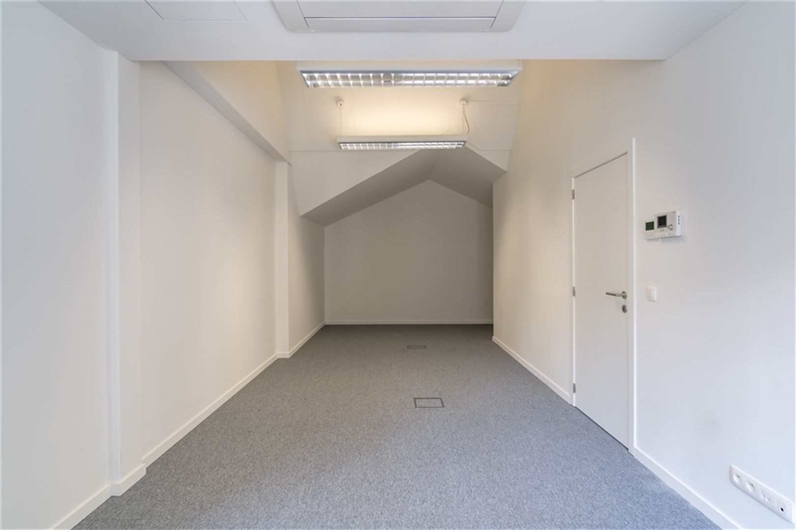 Kantoorgebouw op toplocatie in Hasselt met authentieke uitstraling foto 6