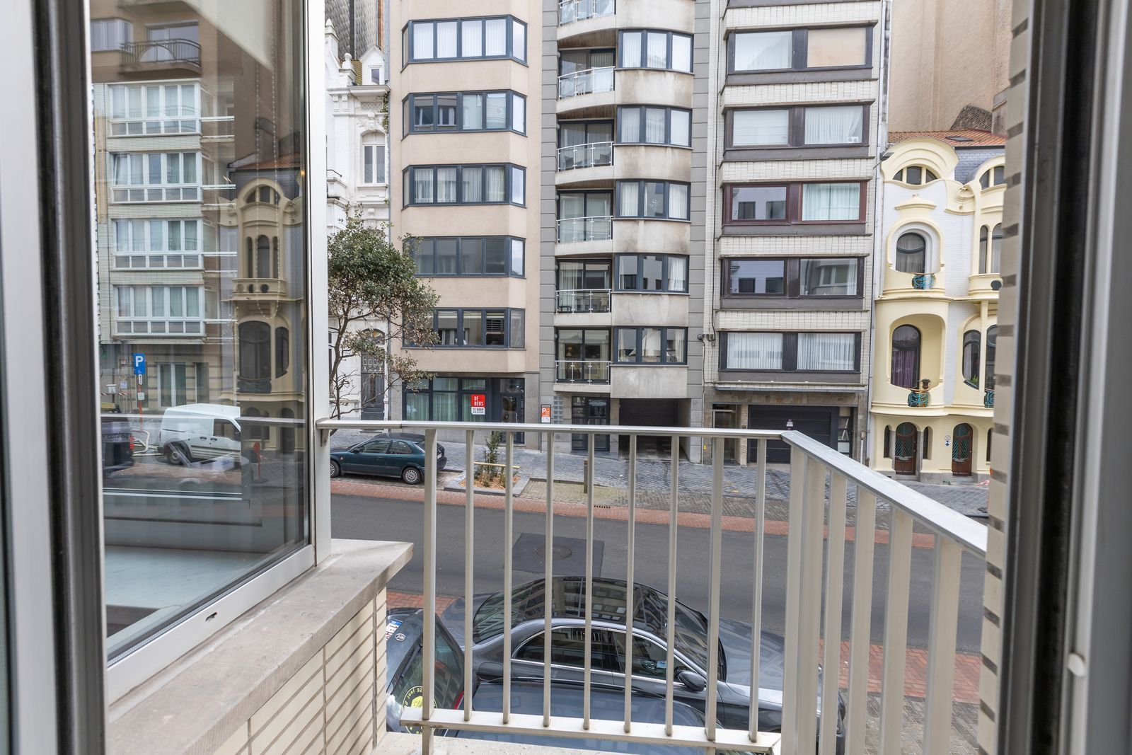 Lichtrijk appartement met 2 slaapkamers op topligging pal aan de zee foto 7