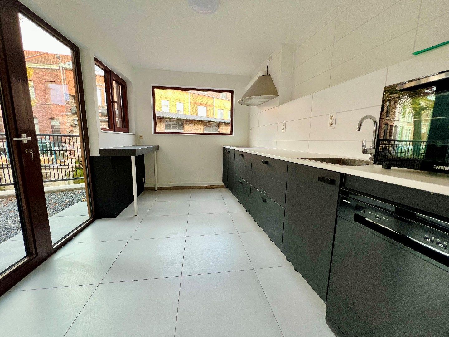 Gerenoveerde rijwoning met 3 slaapkamers en koer met prachtig zicht in centrum Tienen foto 5