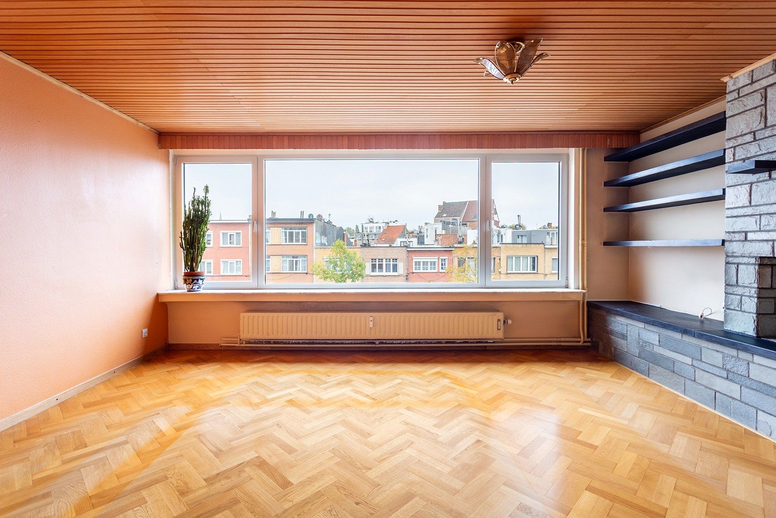 Ruim appartement met veel lichtinval foto 2