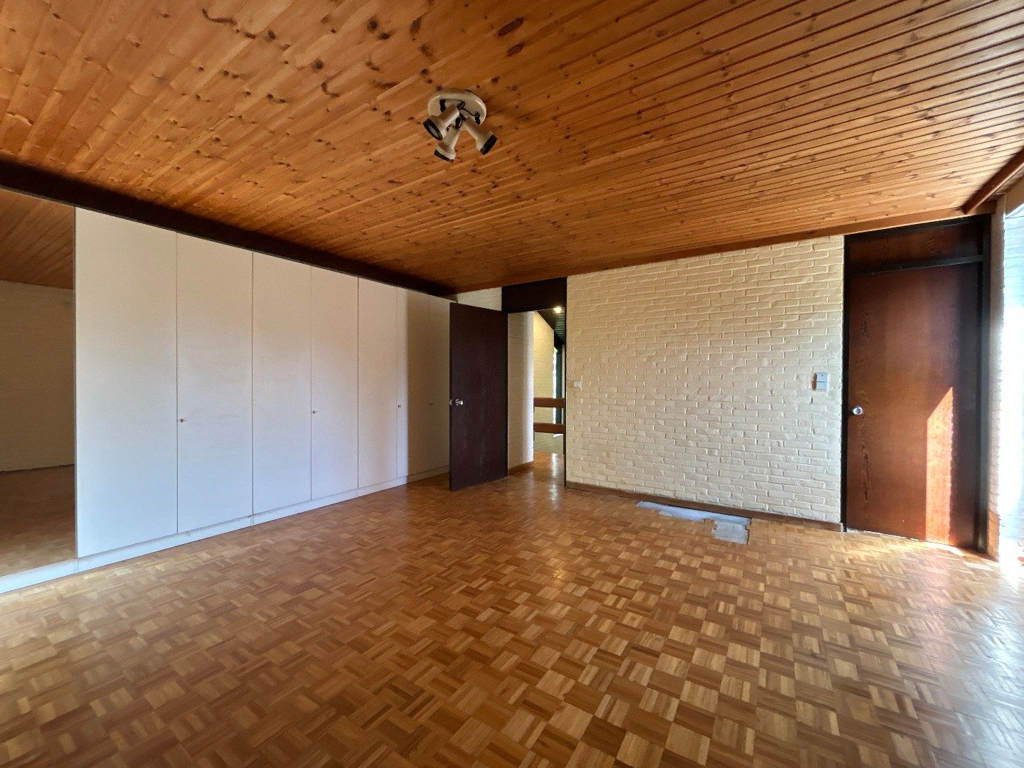 Ruime, moderne villa met uitzonderlijke garage  foto 18