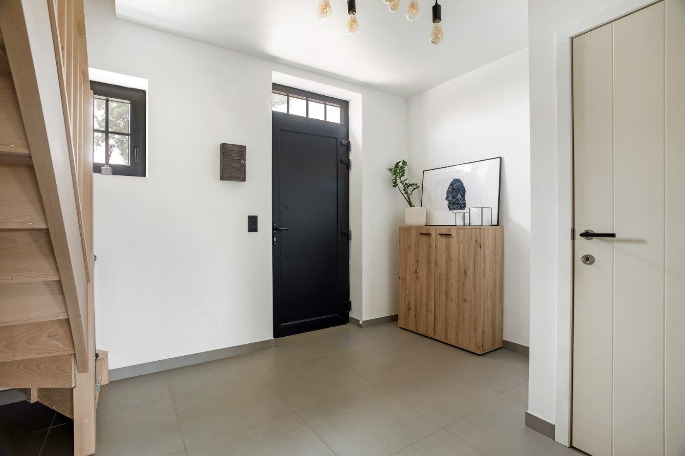 Recente, ruime HOB met 3 slpk., tuin en garage foto 2