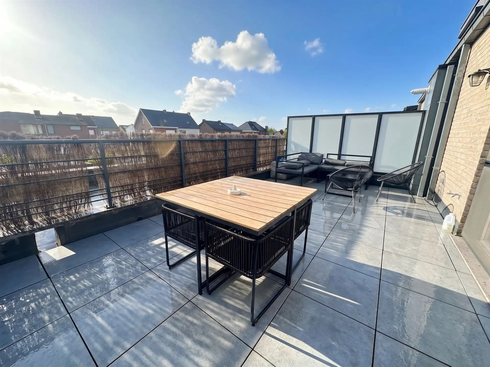 Duplex appartement met 2 slaapkamers, garage en terras. foto 14