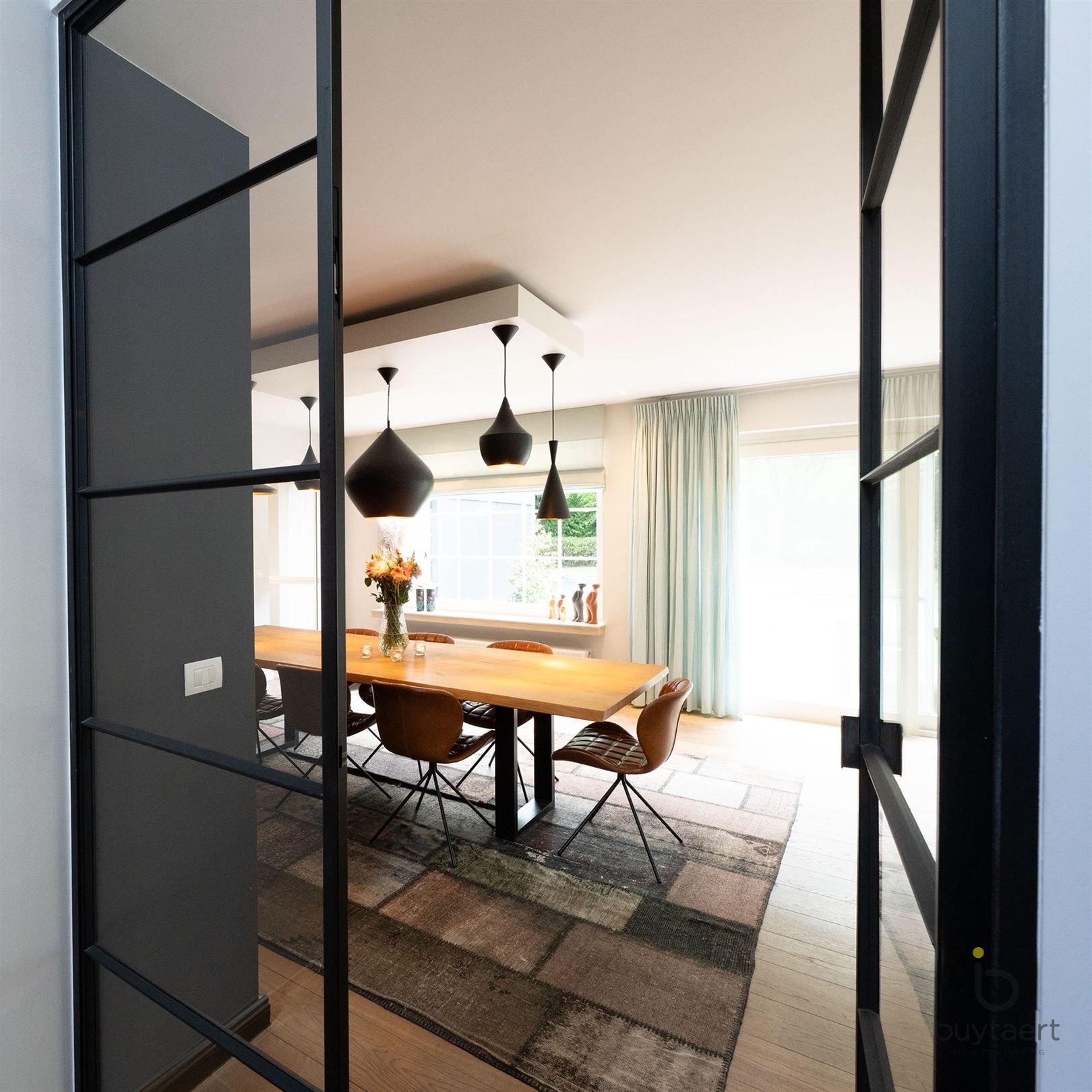 EXCLUSIEF: stijlvolle villa met een tijdloze inrichting op een toplocatie te Schilde! foto 9