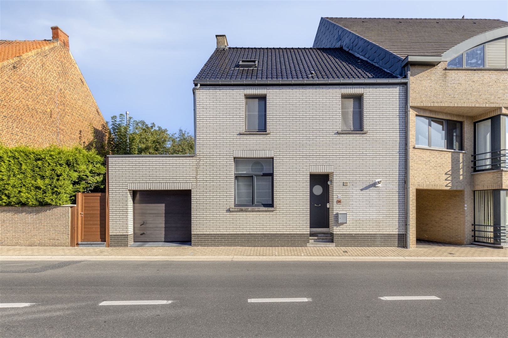 Rustig gelegen woning met garage foto 2