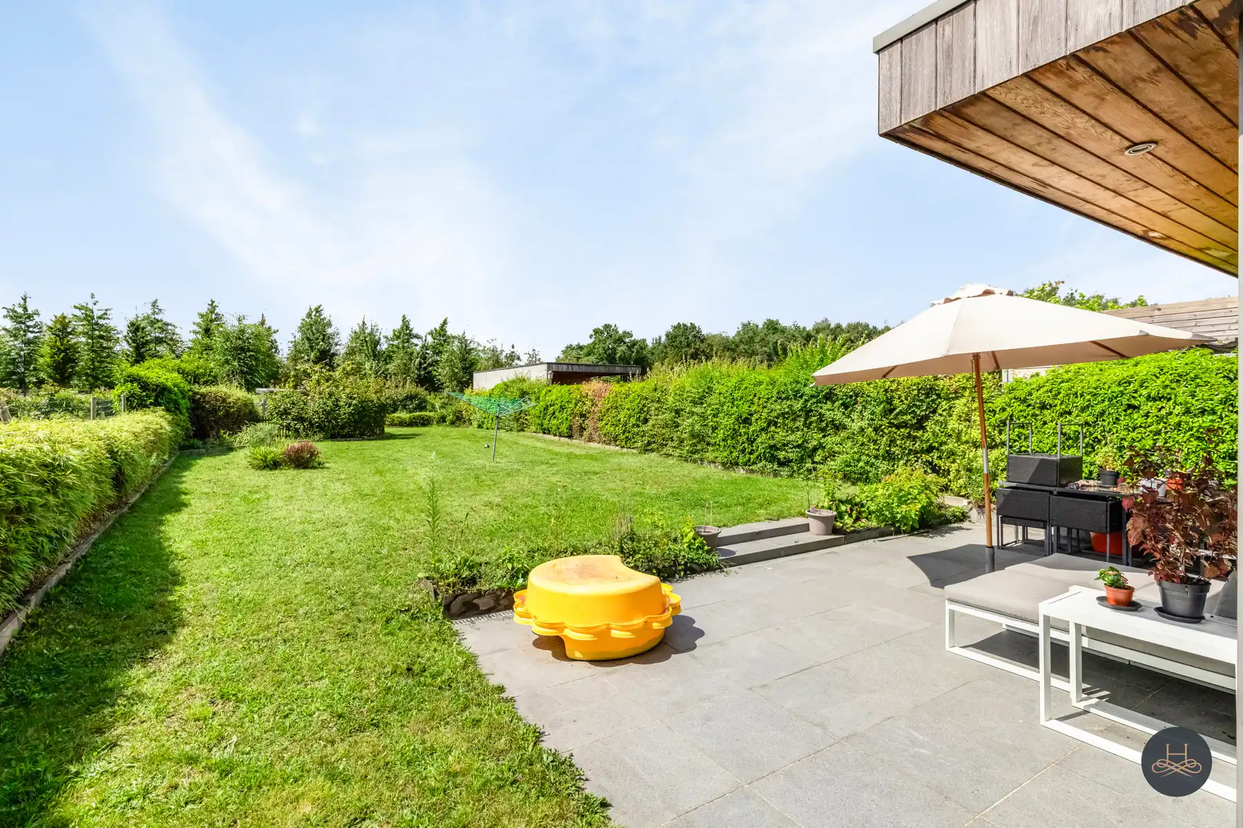 Leuke woning met grote tuin foto 22