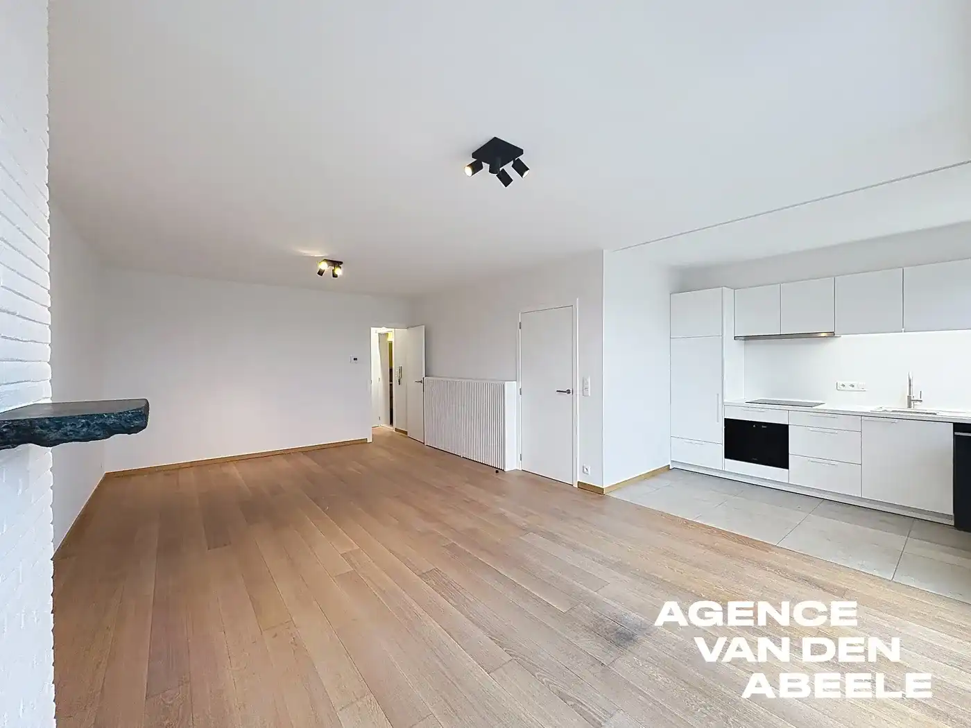 Gerenoveerd appartement met 2 slaapkamers en terras foto 5