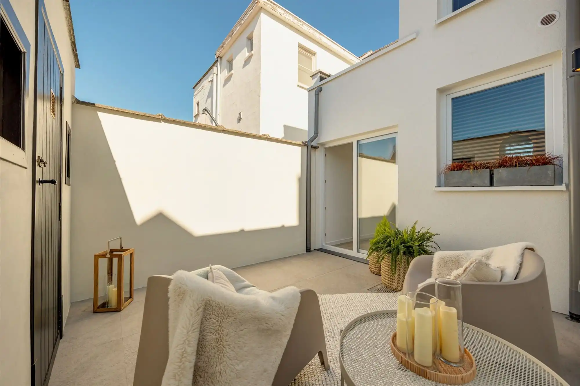 Volledig gerenoveerde woning met 3 slpkmrs en stadskoer foto 28