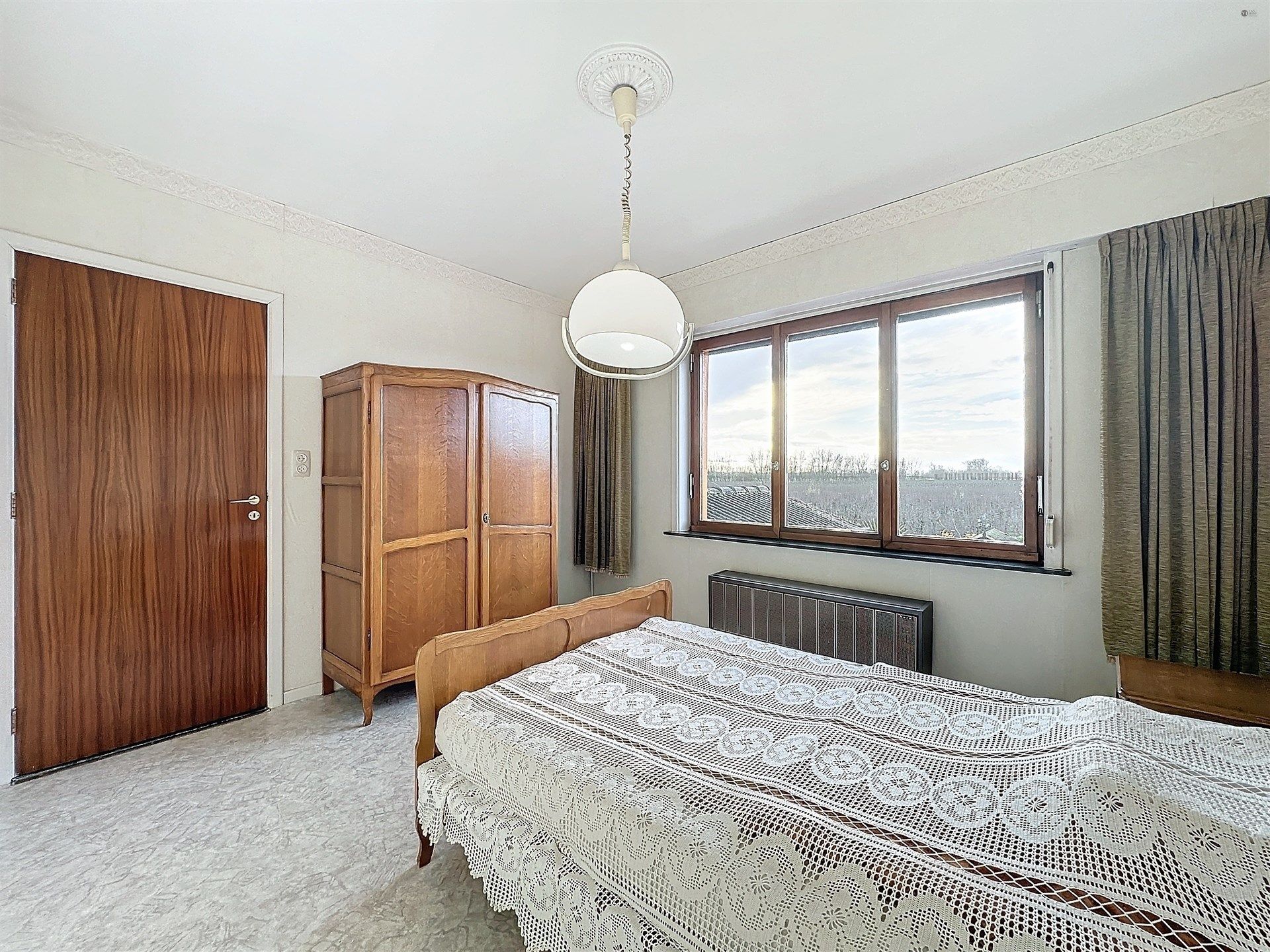 Half open bebouwing met 3 slaapkamers, ruime garage en tuin op perceel van 261m². foto 10