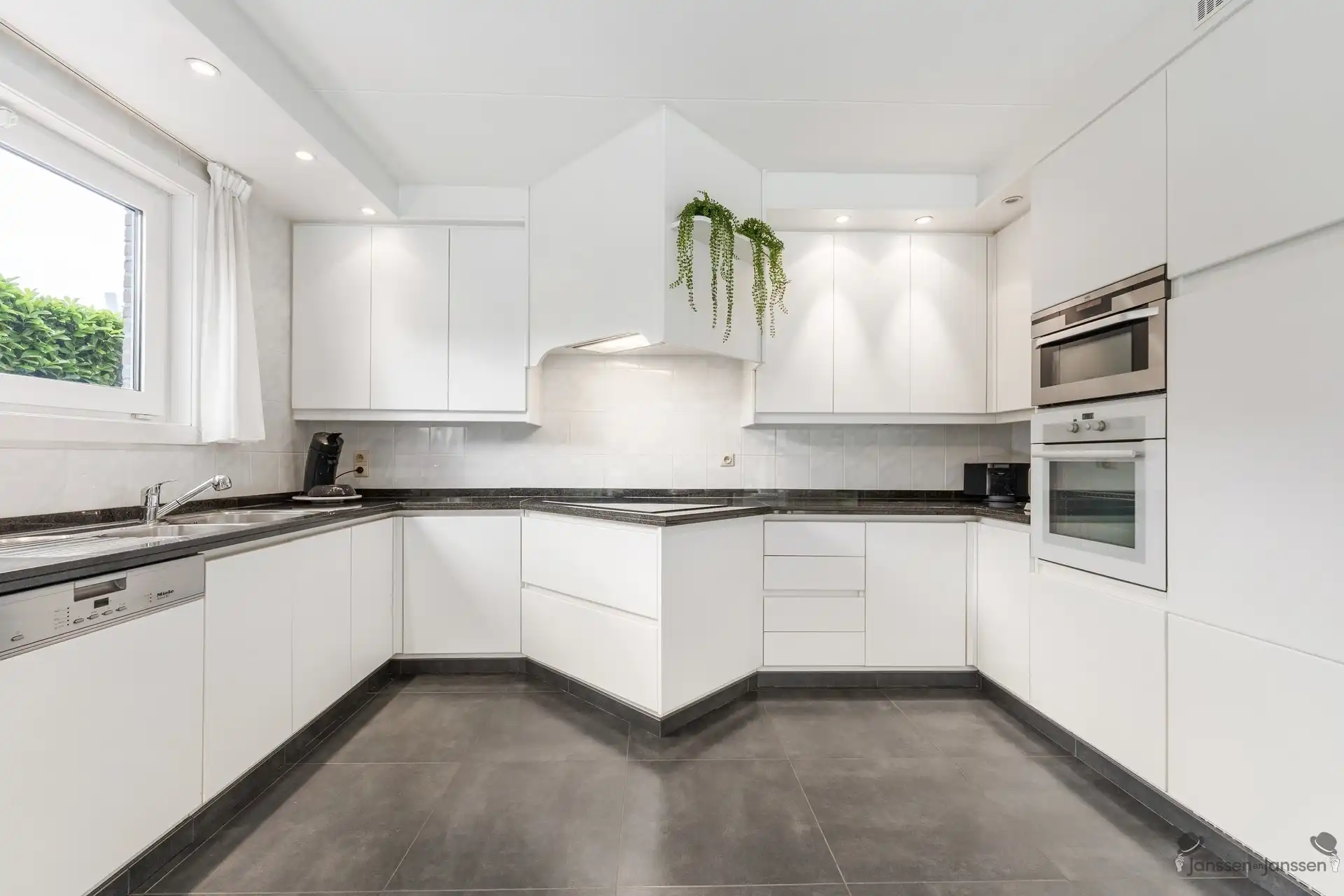 Prachtige lichtrijke villa met 4 slaapkamers op 826m². foto 8