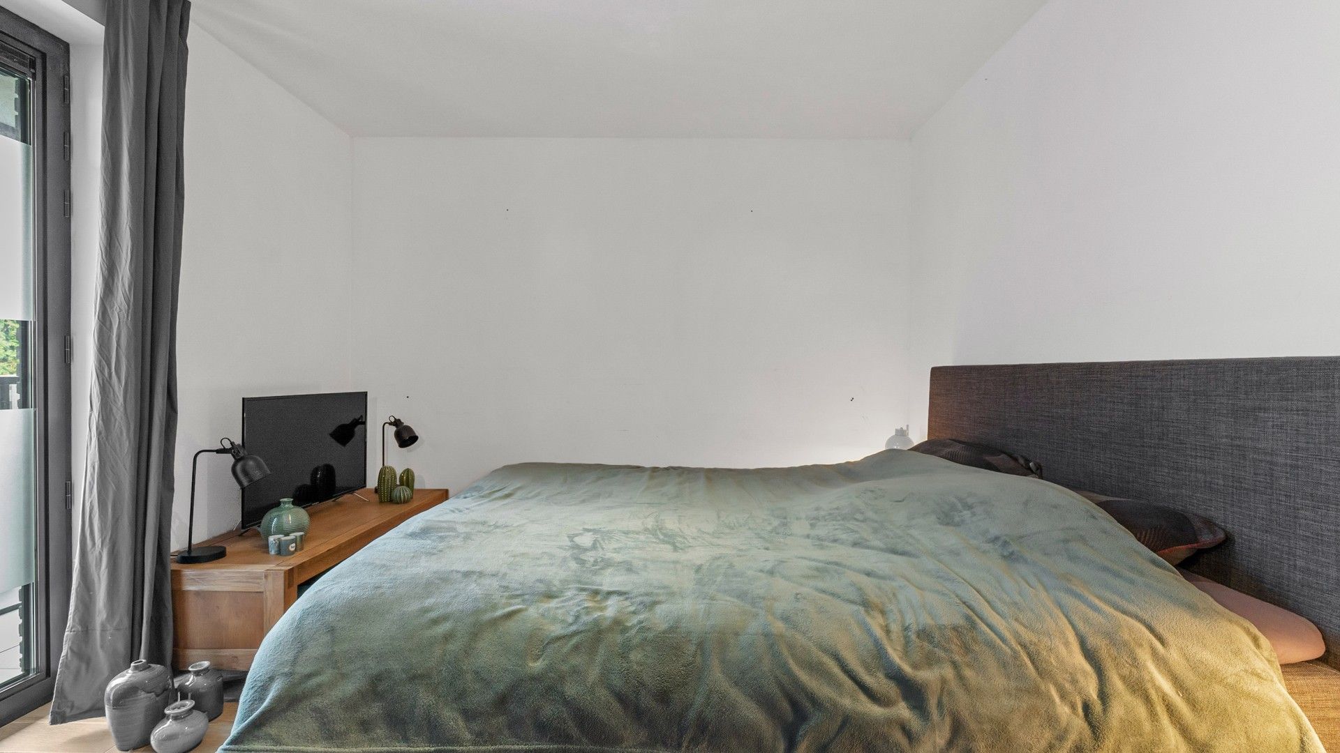 Gelijkvloers appartement met 2 slaapkamers, terras en tuin. Inclusief parking en kelderberging. foto 15