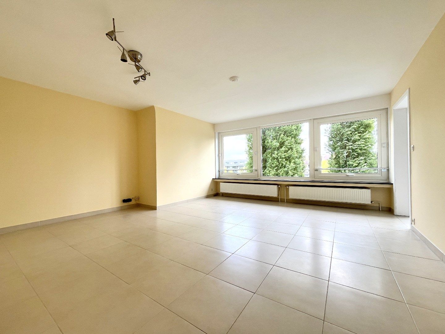 Lichtrijk 3-slpkr appartement met garage foto 4