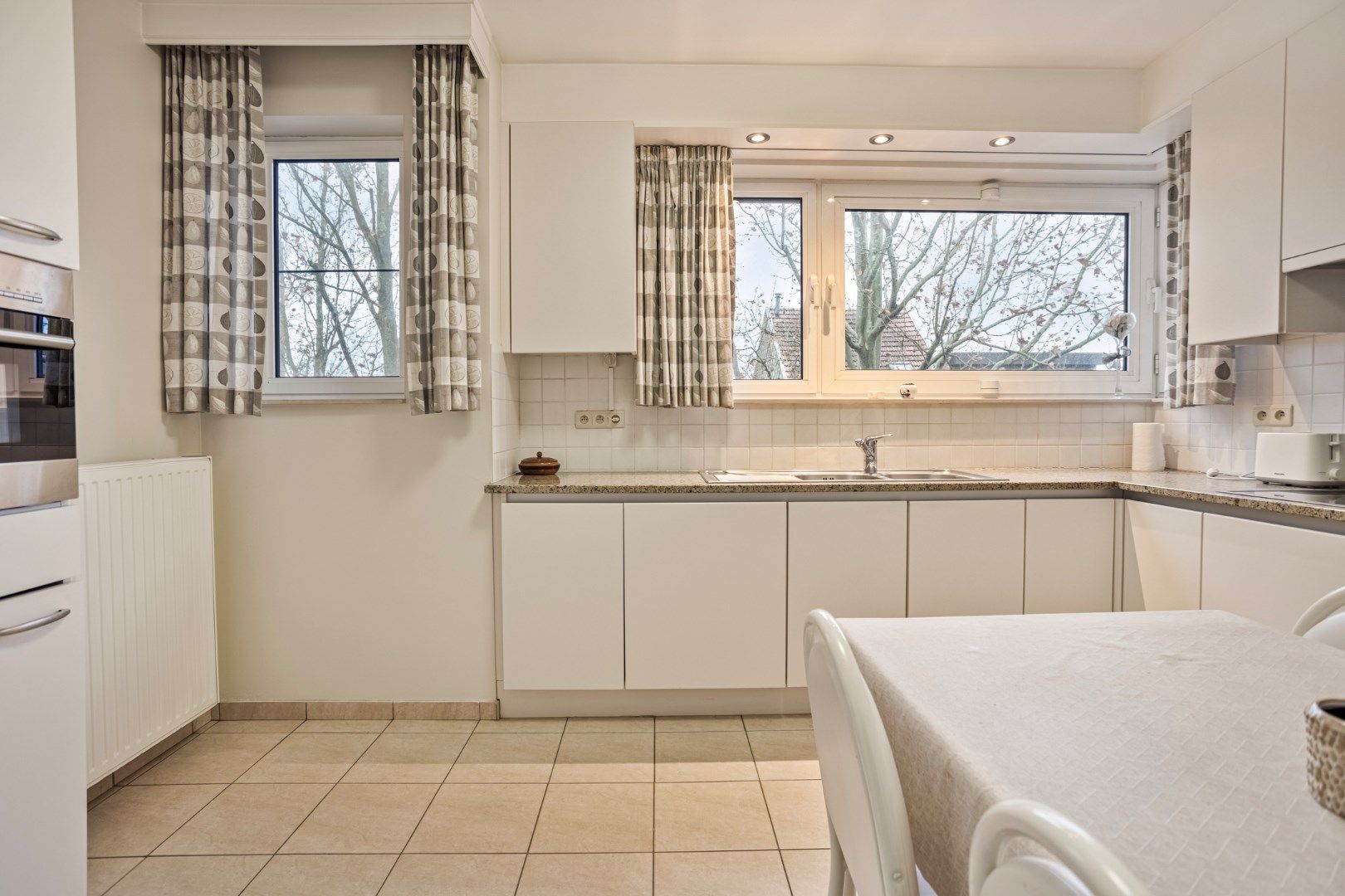 Ruim appartement van 117m² met 3 slaapkamers gelegen op centrale locatie te Brasschaat! foto 9