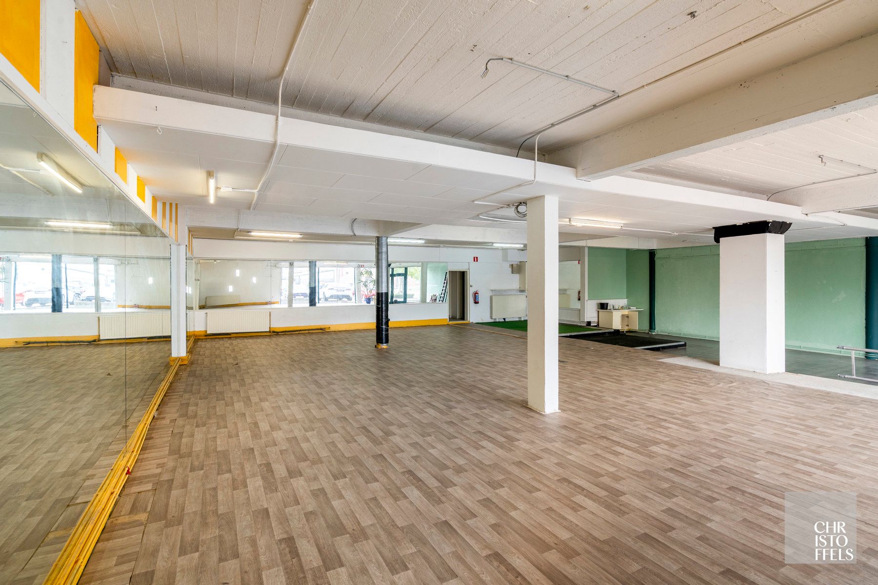 Te huur: Handelspand (229m²) op zichtbare locatie in Lanaken!  foto 3
