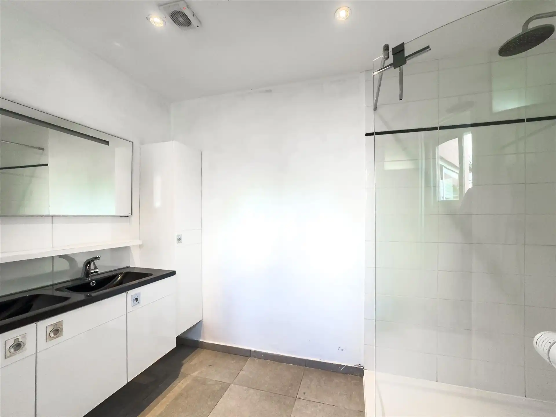 Rustig gelegen gezinswoning in het charmante Moere. foto 5