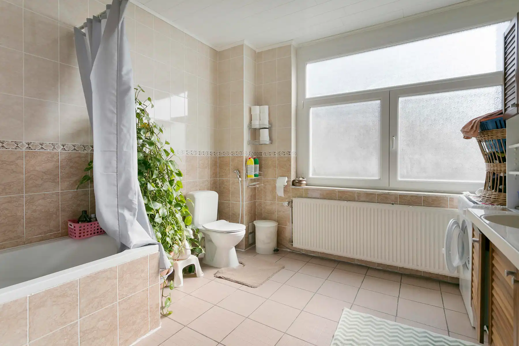 Karaktervol opbrengstgebouw op toplocatie in Ronse! foto 15