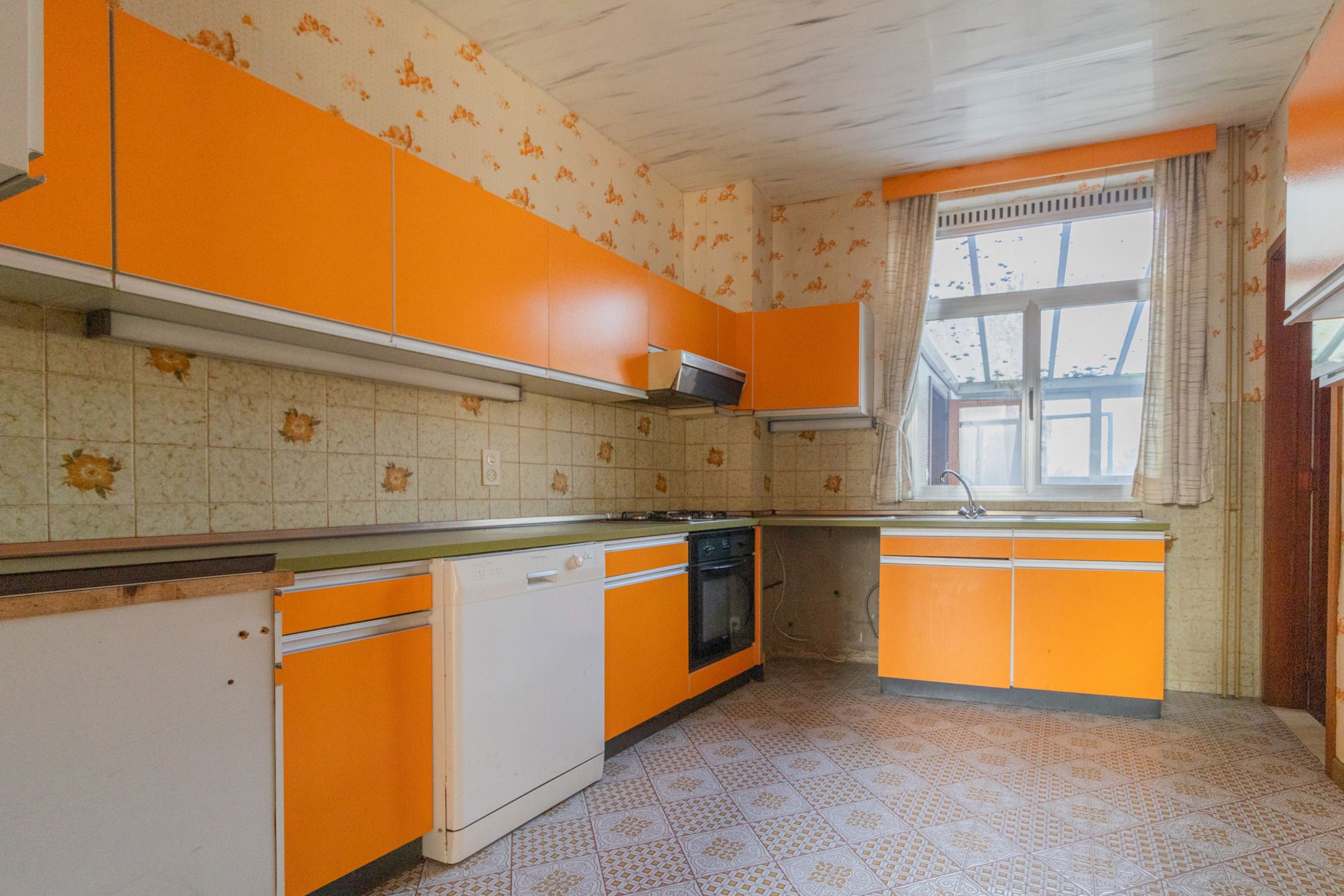 Ruime te renoveren woning foto 6