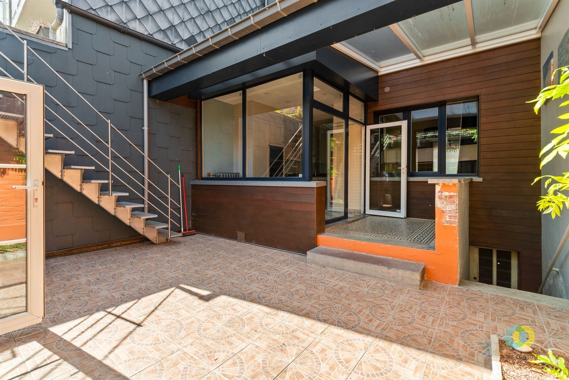 Ruime karakterwoning met garage en terras foto 7