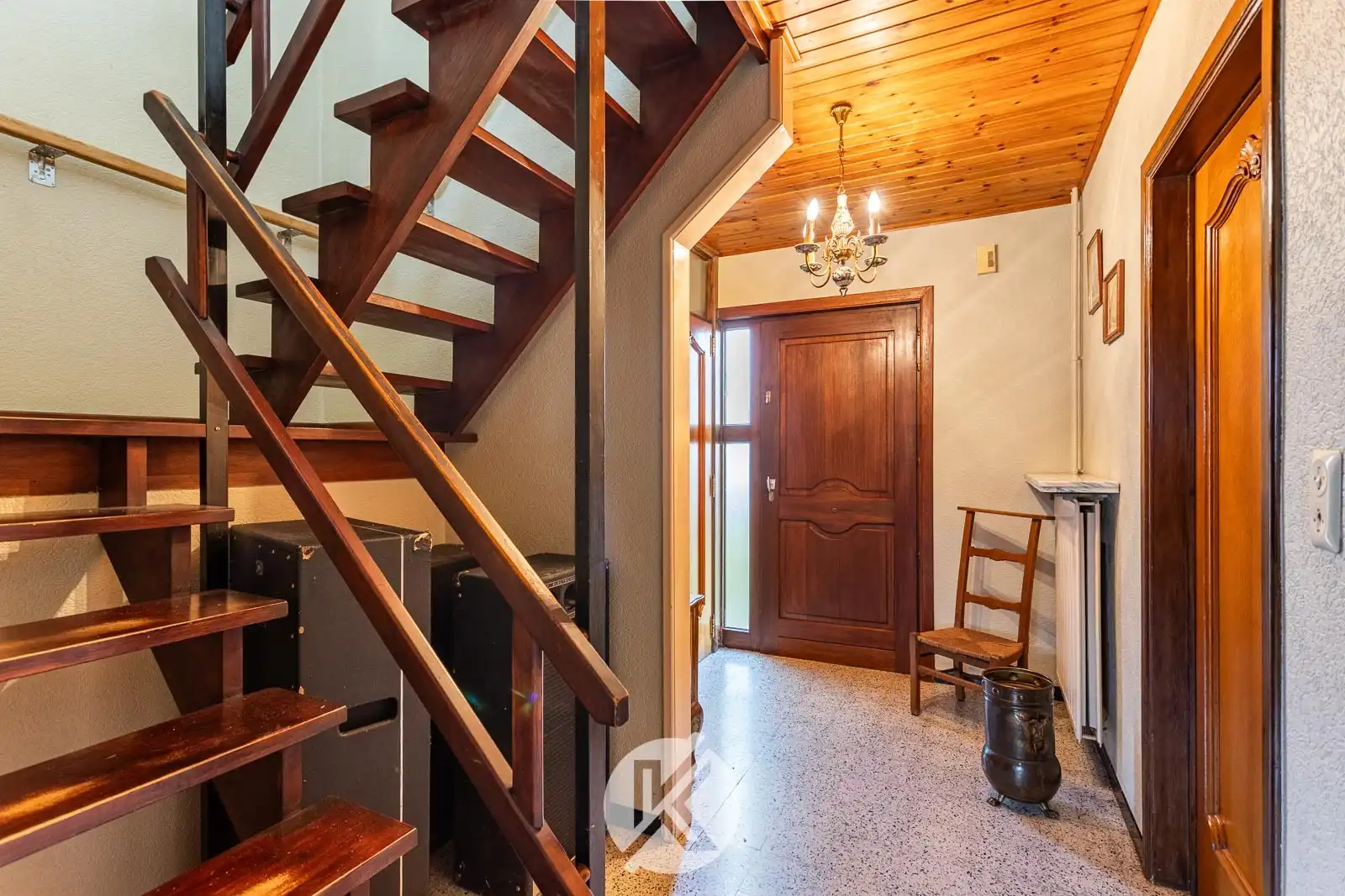 Woning in rustige wijk met renovatiepotentieel foto 4