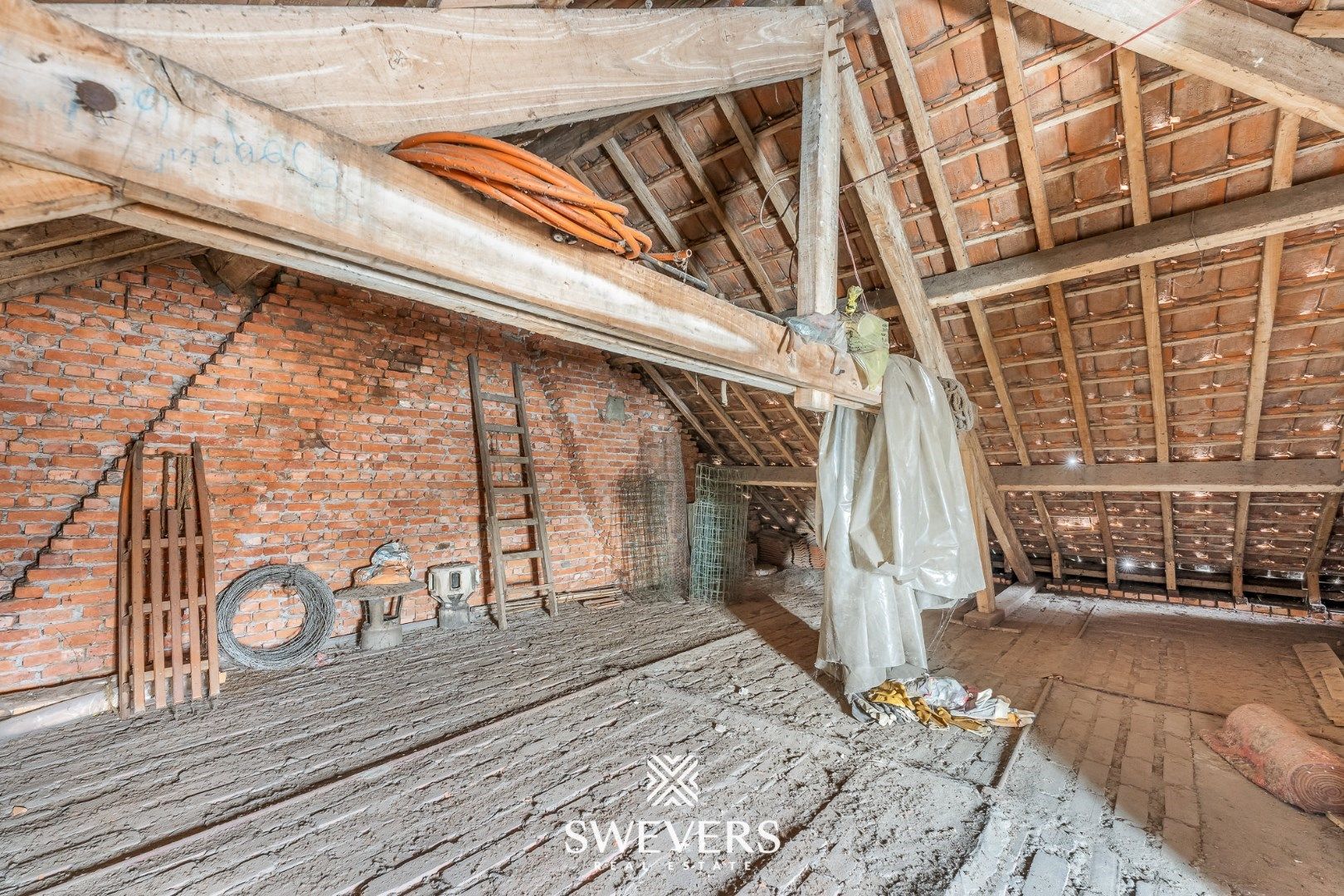 Ruime renovatiewoning met topverbinding te Sint-Truiden foto 28