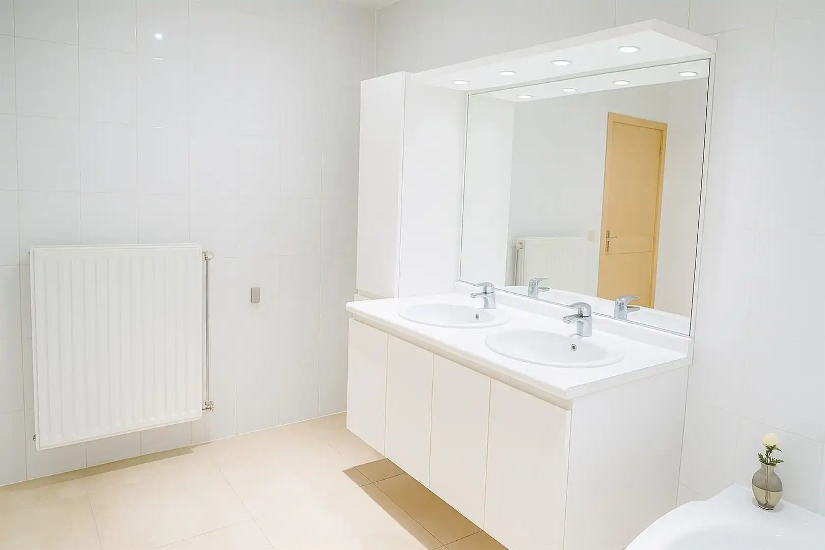 Modern gelijkvloersappartement + tuin & garage op toplocatie foto 8