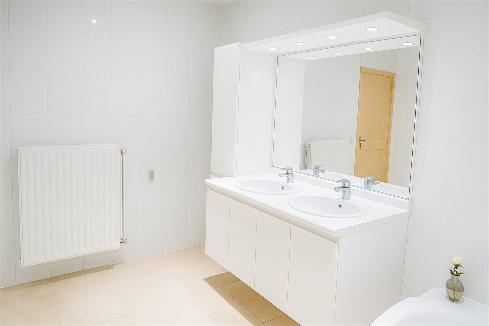 Modern gelijkvloersappartement + tuin & garage op toplocatie foto 8