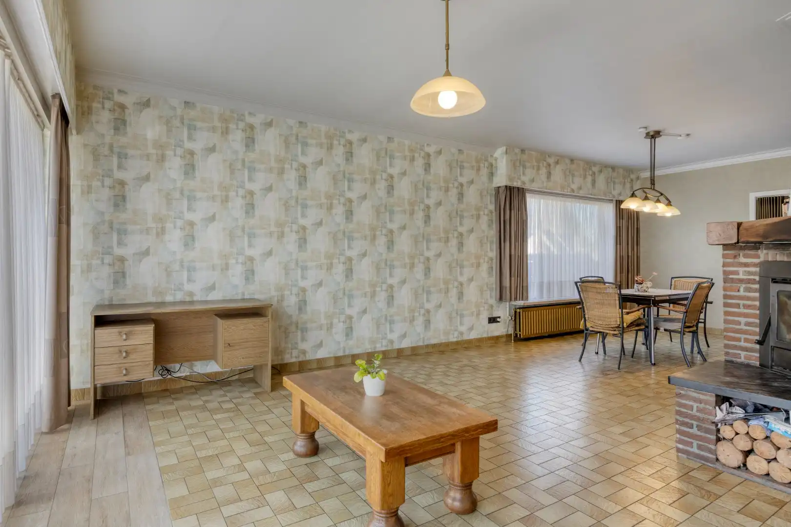 Goed onderhouden ruim ingedeelde woning met 3 slpks + zolder foto 3