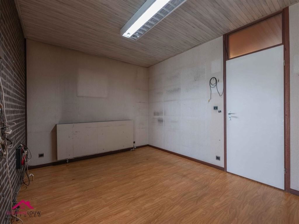 Verrassend ruime villawoning met loods foto 30